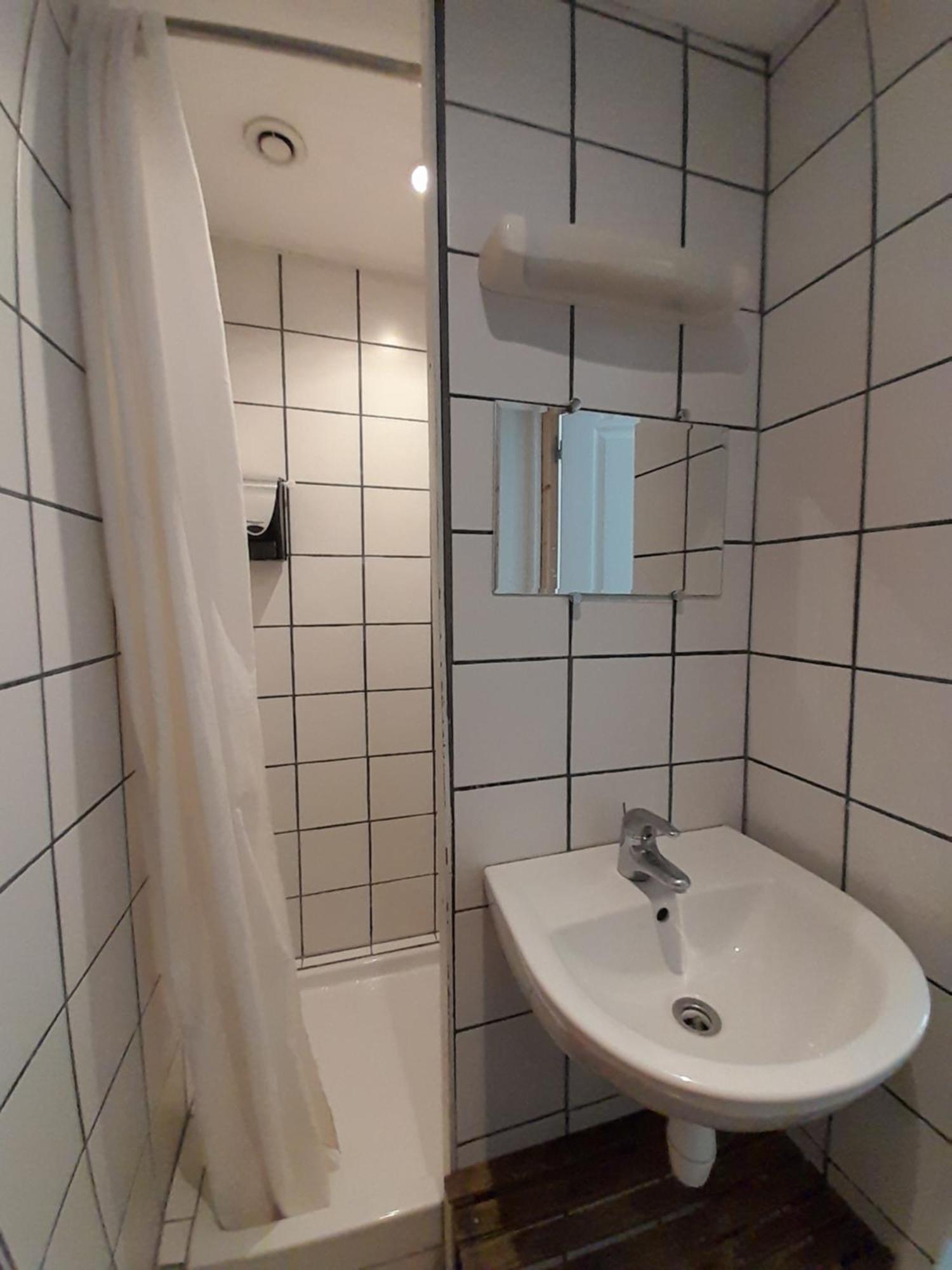 Au Spatial Hotel *